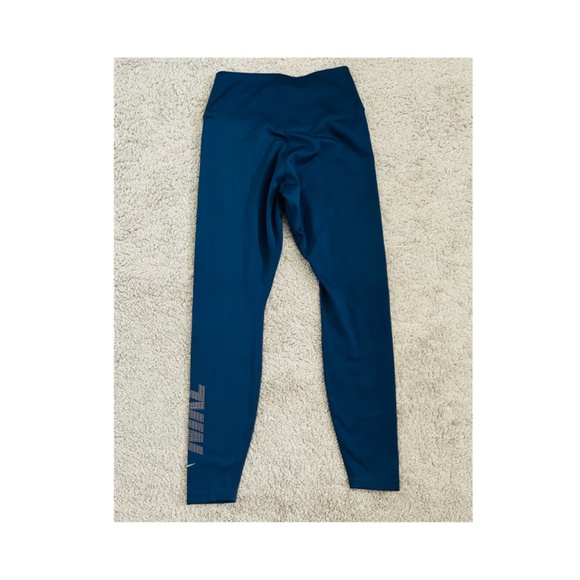 Women’s Nike Gym Set - Picture 8 of 12